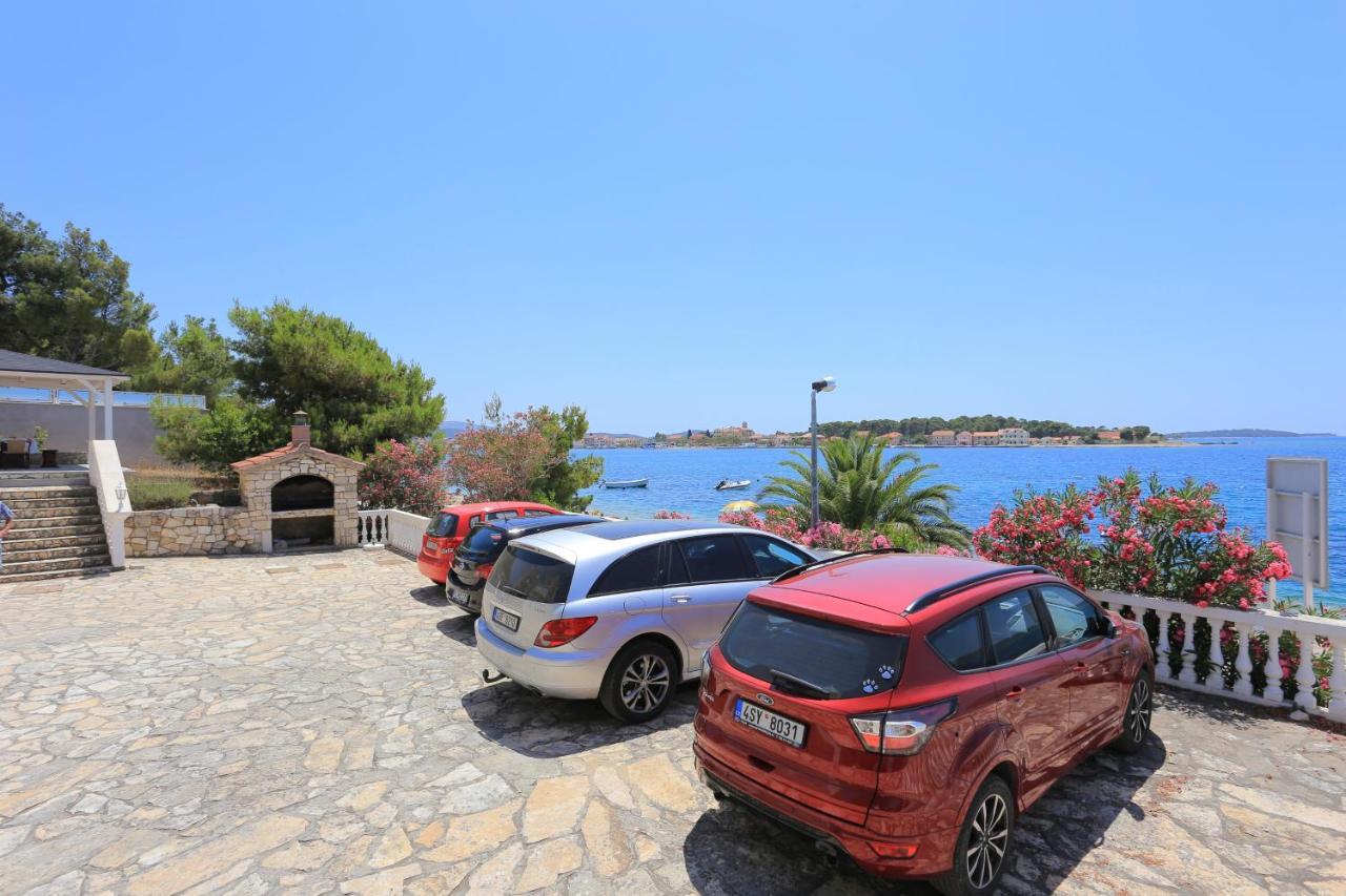 Family Friendly Seaside Apartments Brodarica, Sibenik - 15270 Ngoại thất bức ảnh