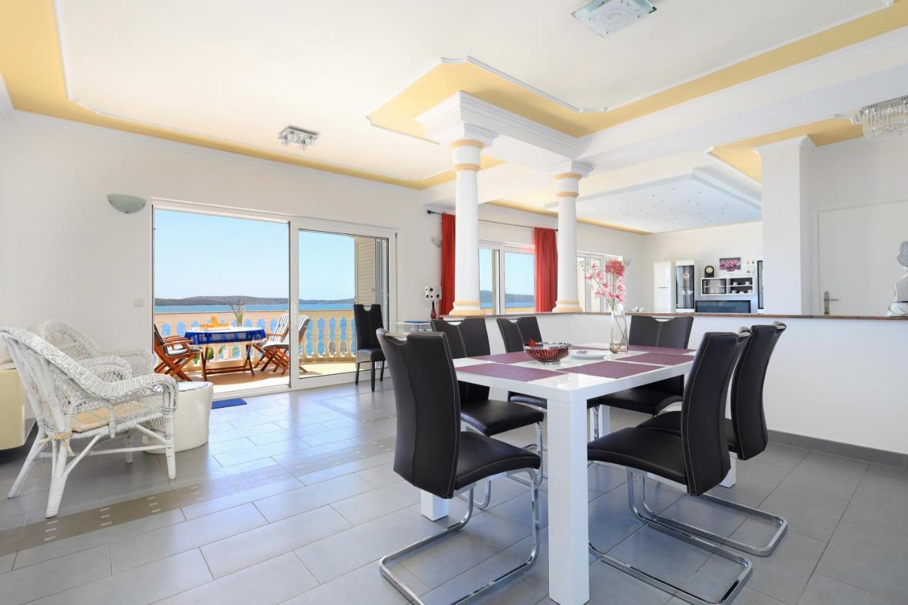 Family Friendly Seaside Apartments Brodarica, Sibenik - 15270 Ngoại thất bức ảnh
