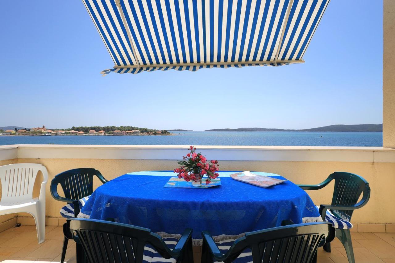 Family Friendly Seaside Apartments Brodarica, Sibenik - 15270 Ngoại thất bức ảnh