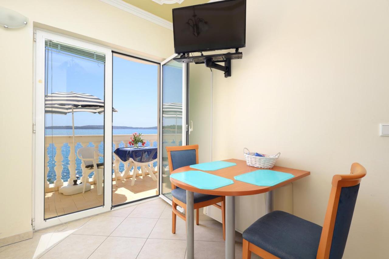 Family Friendly Seaside Apartments Brodarica, Sibenik - 15270 Ngoại thất bức ảnh