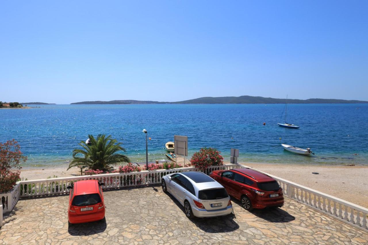Family Friendly Seaside Apartments Brodarica, Sibenik - 15270 Ngoại thất bức ảnh