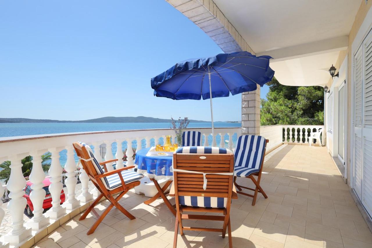 Family Friendly Seaside Apartments Brodarica, Sibenik - 15270 Ngoại thất bức ảnh