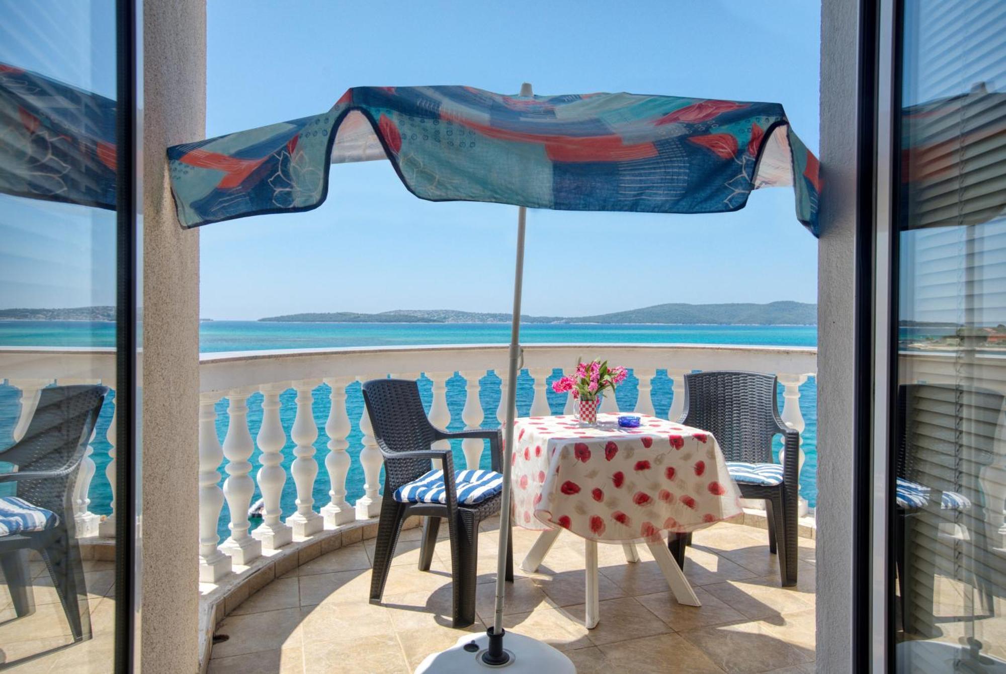 Family Friendly Seaside Apartments Brodarica, Sibenik - 15270 Ngoại thất bức ảnh