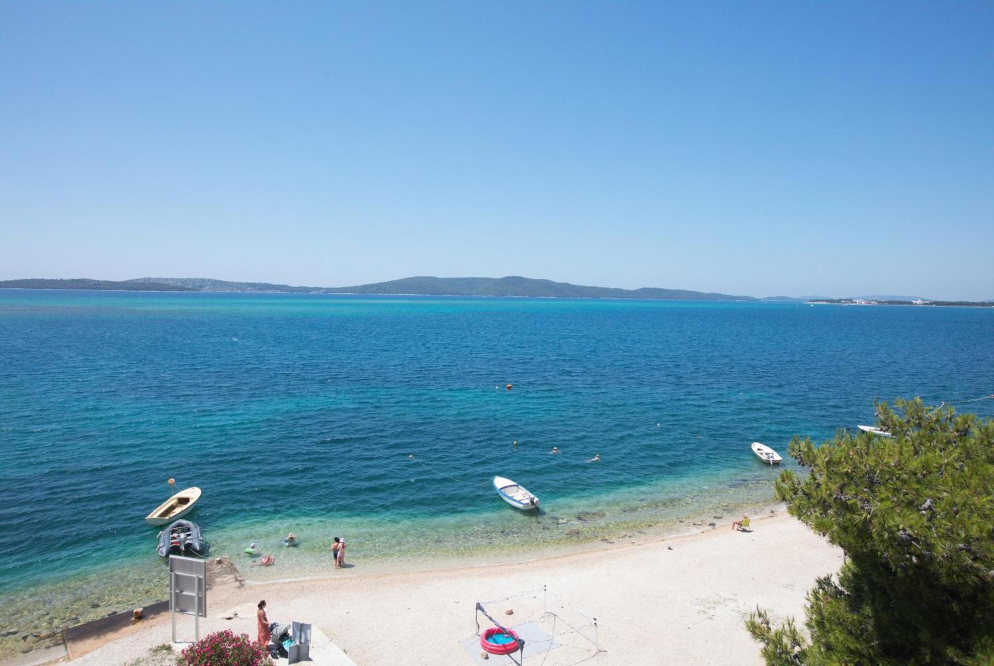 Family Friendly Seaside Apartments Brodarica, Sibenik - 15270 Ngoại thất bức ảnh
