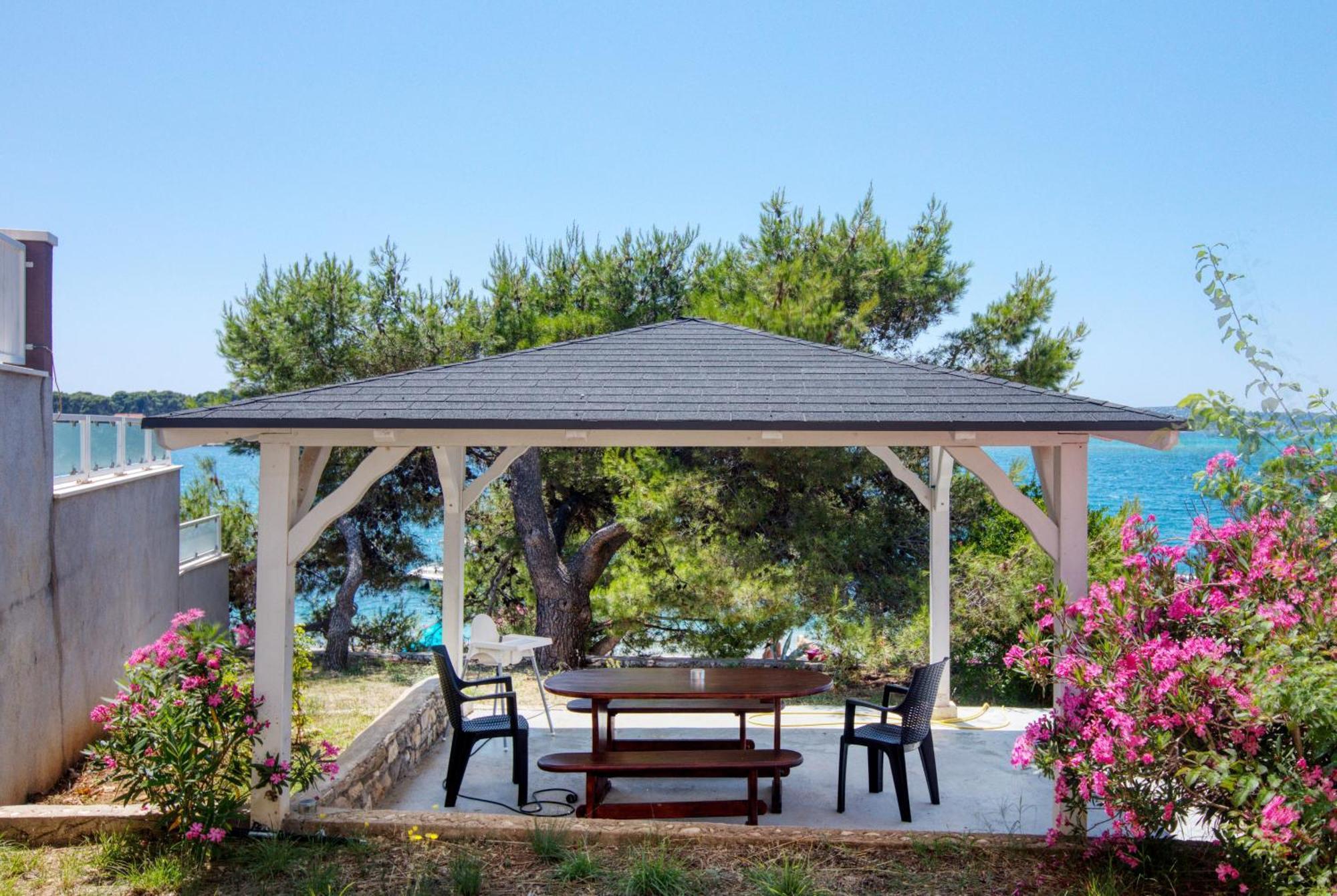 Family Friendly Seaside Apartments Brodarica, Sibenik - 15270 Ngoại thất bức ảnh
