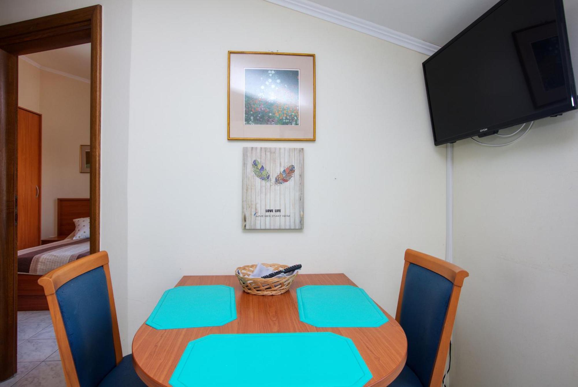 Family Friendly Seaside Apartments Brodarica, Sibenik - 15270 Phòng bức ảnh
