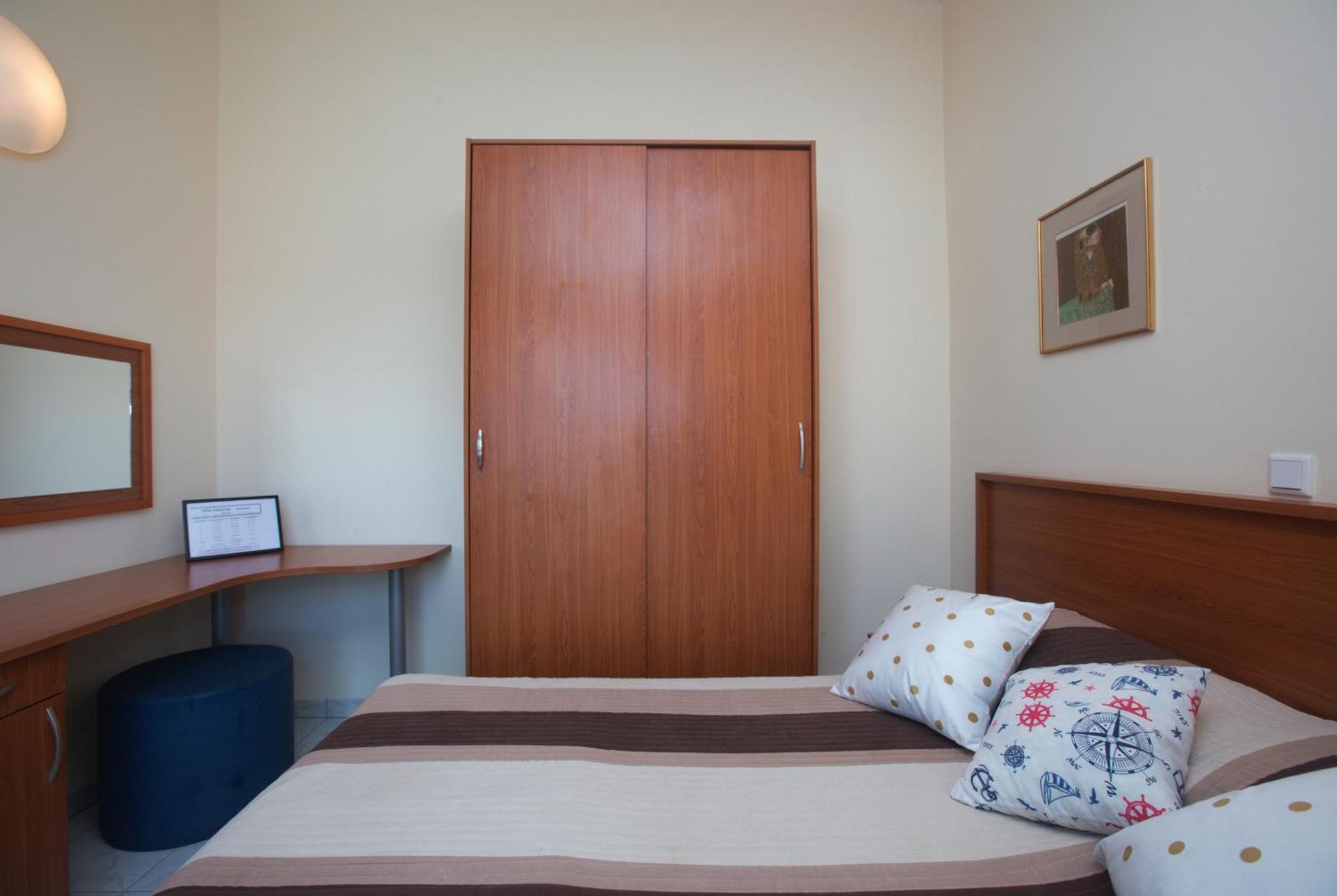 Family Friendly Seaside Apartments Brodarica, Sibenik - 15270 Phòng bức ảnh