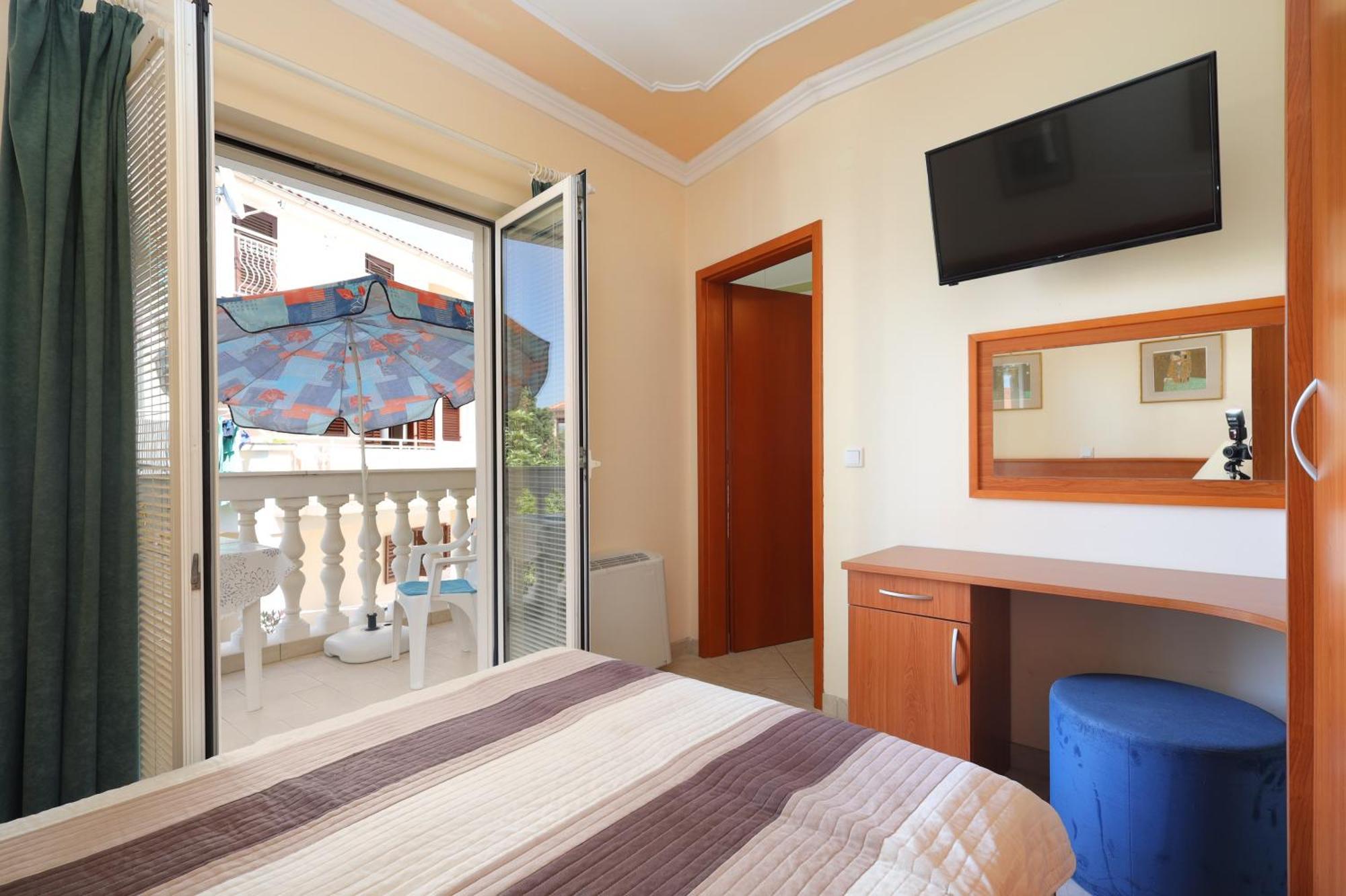 Family Friendly Seaside Apartments Brodarica, Sibenik - 15270 Phòng bức ảnh